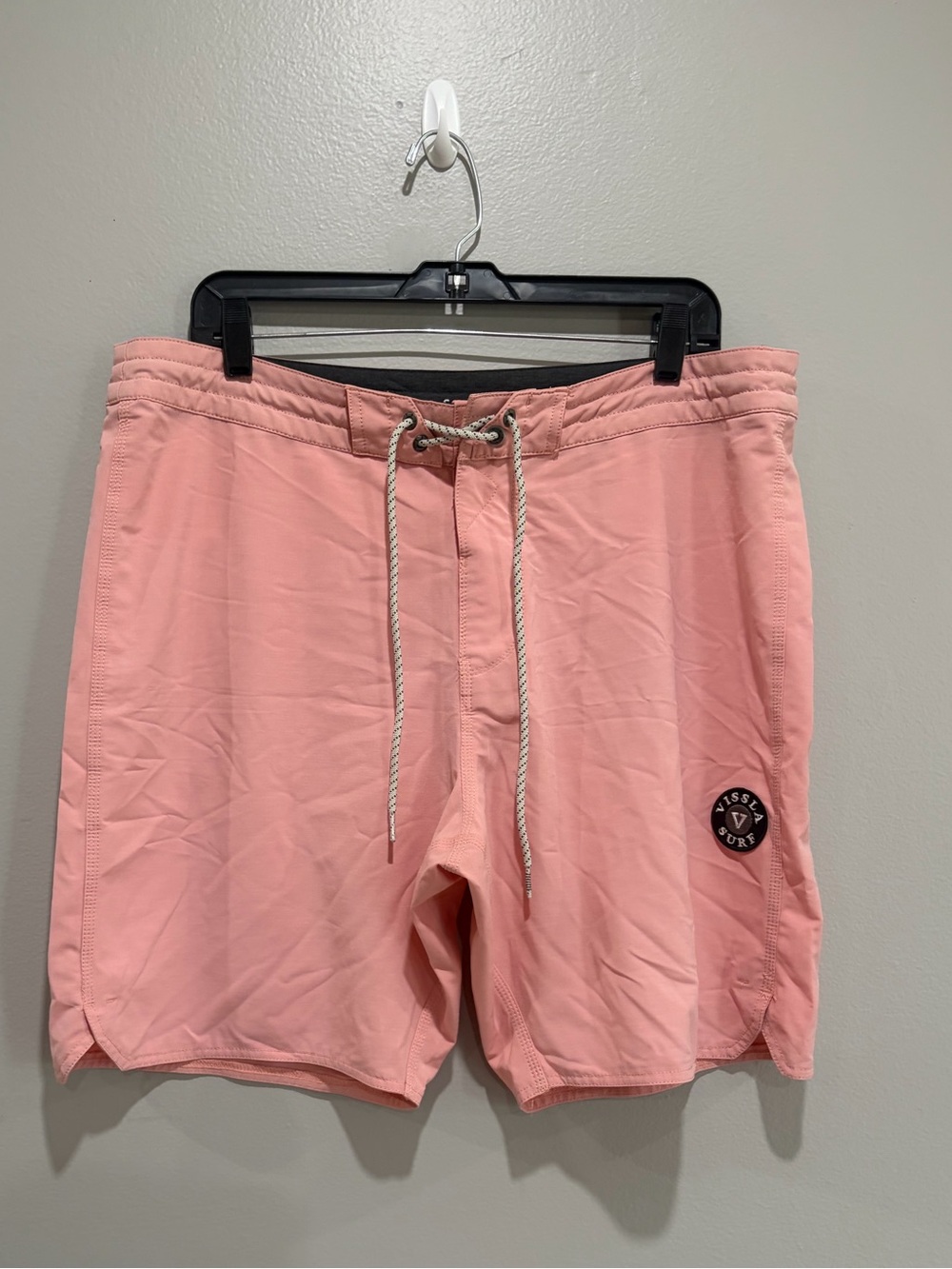 VISSLA Men's Coral Pink  Swim Trunks size 36